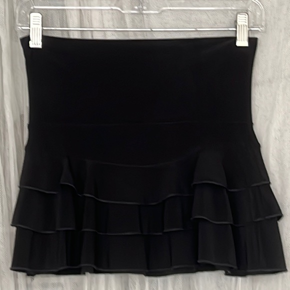 ⭐️ Lette black ruffled mini skirt great exercise skirt Made in USA women S - Picture 1 of 7